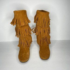 Minnetonka 3 Tier Fringe Boots Size 6